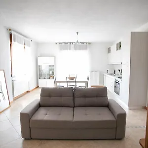 Iseolakerental - Iris Solto Collina